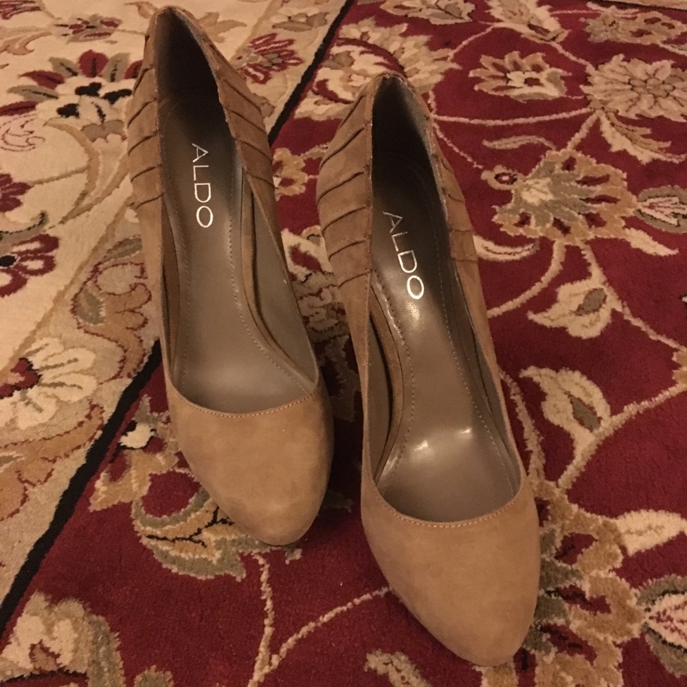 Suede Aldo Pumps.